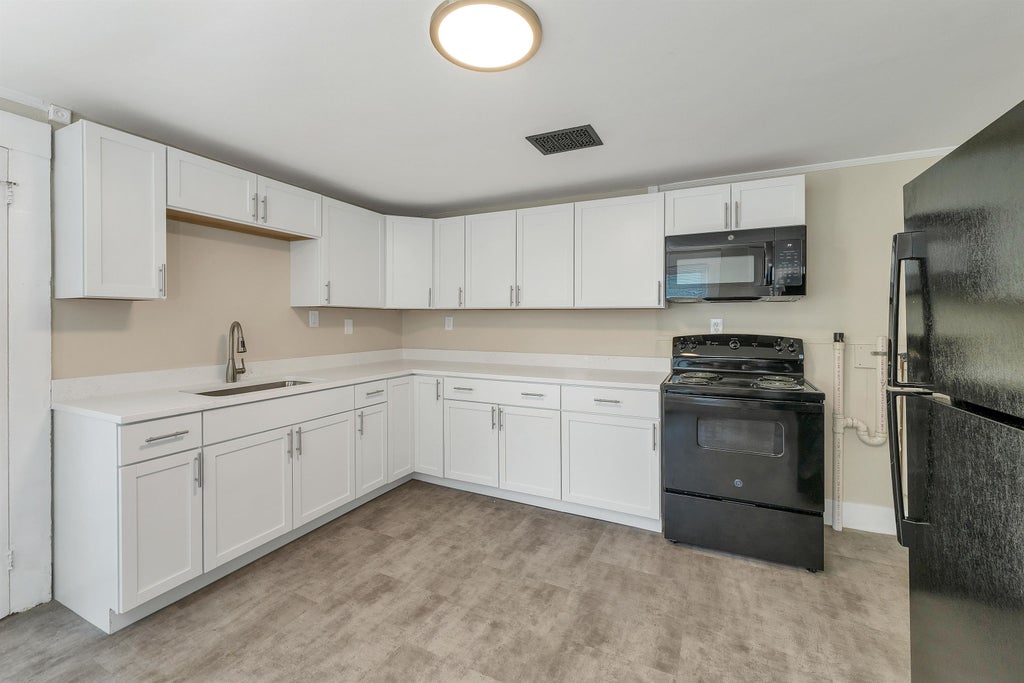Photo of 1214 West Street, Concord, NH 03301 (MLS # 5108150)