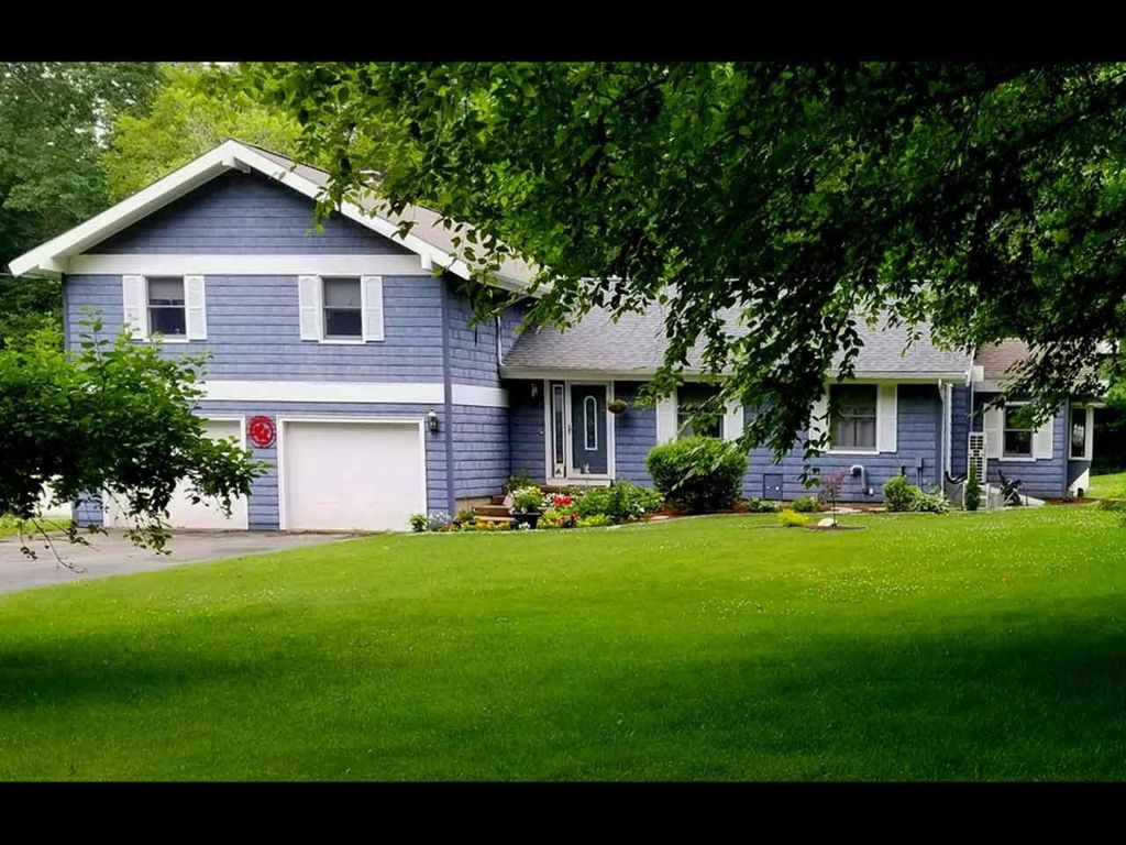 Photo of 1 Whitneys Grove, Derry, NH 03038 (MLS # 5095270)