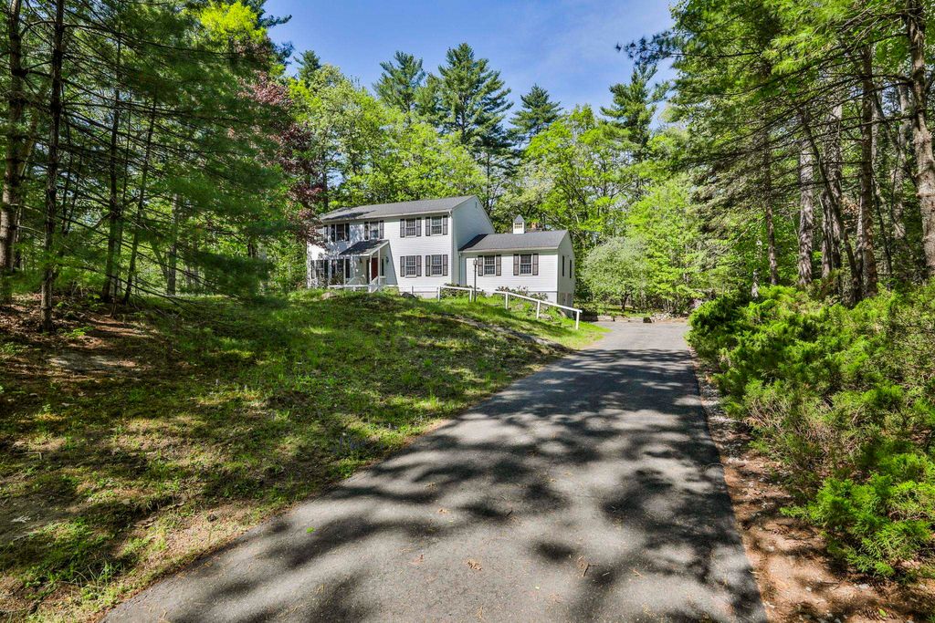 Photo of 69 Stowell Road, Bedford, NH 03110 (MLS # 5090341)