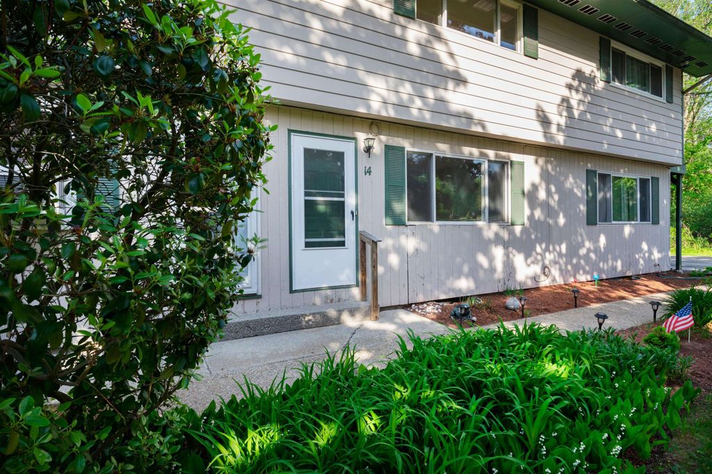 Photo of 14 Oliver Drive, Hudson, NH 03051 (MLS # 5091298)