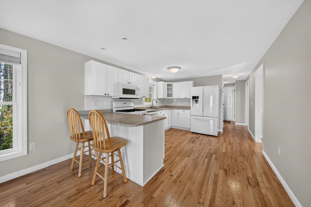 Photo of 52 Barbara Lane, Hudson, NH 03051 (MLS # 5116098)