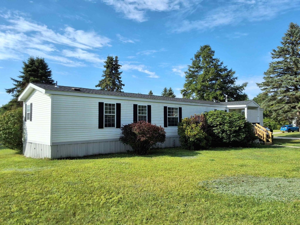 Photo of 6 Jefferson Street, Epsom, NH 03234 (MLS # 5103611)