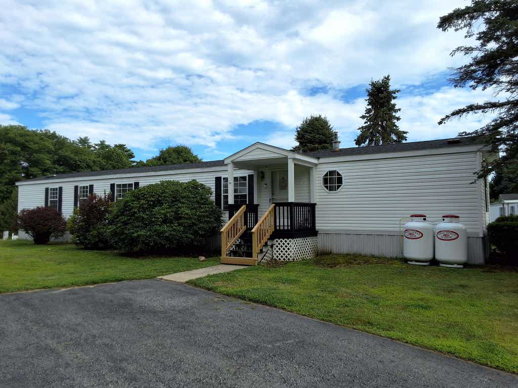 Photo of 6 Jefferson Street, Epsom, NH 03234 (MLS # 5103611)
