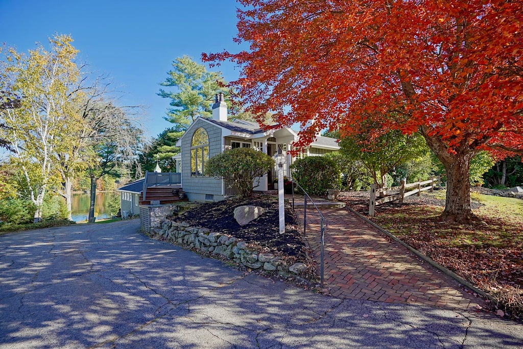 Photo of 12 Roberts Road, Dover, NH 03820 (MLS # 5114622)