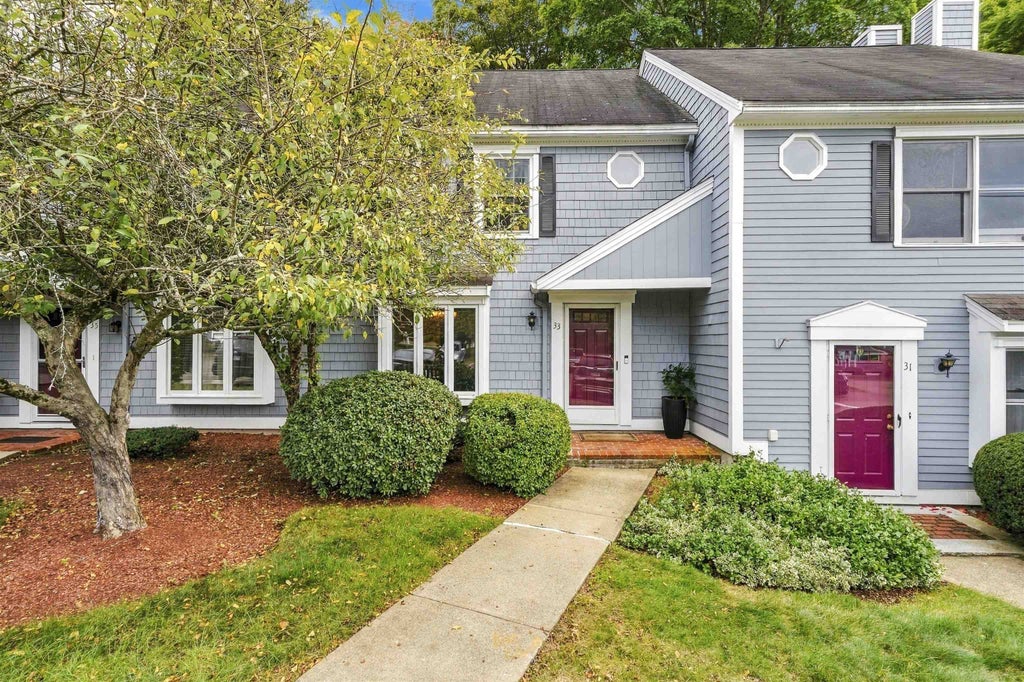 Photo of 33 Meadowview Circle, Nashua, NH 03062 (MLS # 5111087)