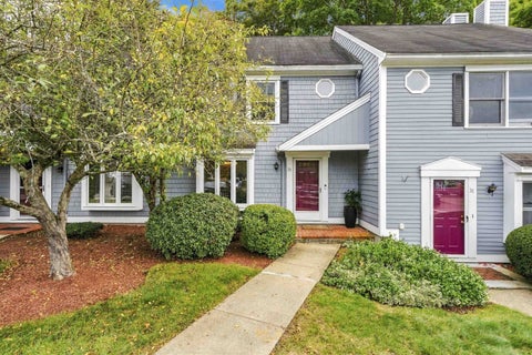 Photo of 33 Meadowview Circle, Nashua, NH 03062 (MLS # 5111087)