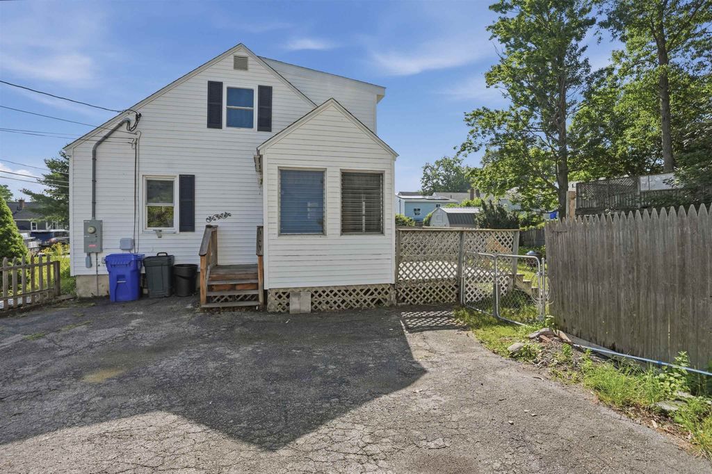 Photo of 40 Theresa Court, Manchester, NH 03103 (MLS # 5099196)