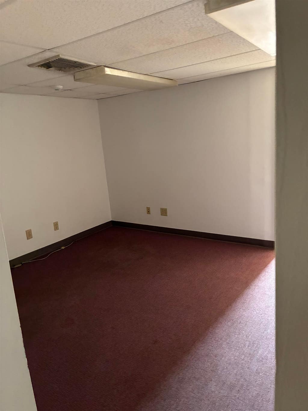 Photo of 46 W Broadway Street #2nd floor, Derry, NH 03038 (MLS # 5103704)