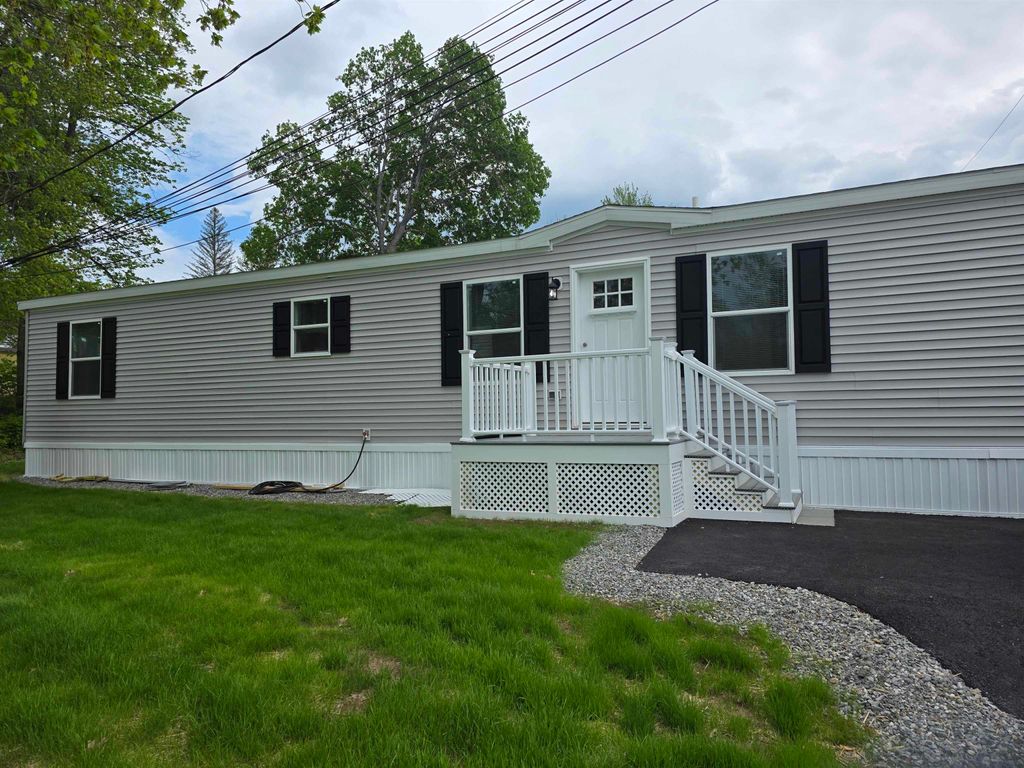 Photo of 9 Sargent Place #6, Gilford, NH 03249 (MLS # 5085930)