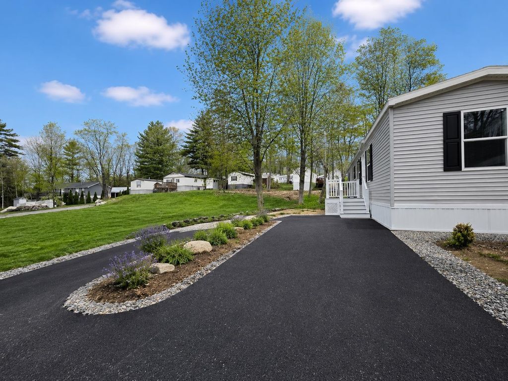 Photo of 9 Sargent Place #6, Gilford, NH 03249 (MLS # 5085930)