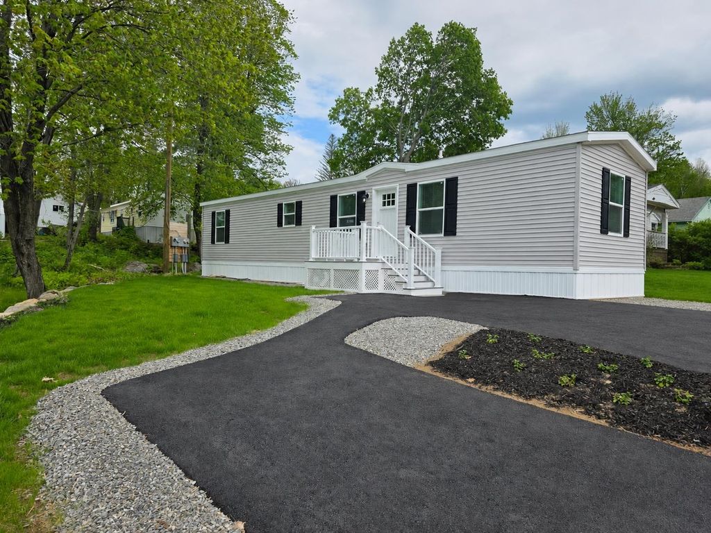 Photo of 9 Sargent Place #6, Gilford, NH 03249 (MLS # 5085930)