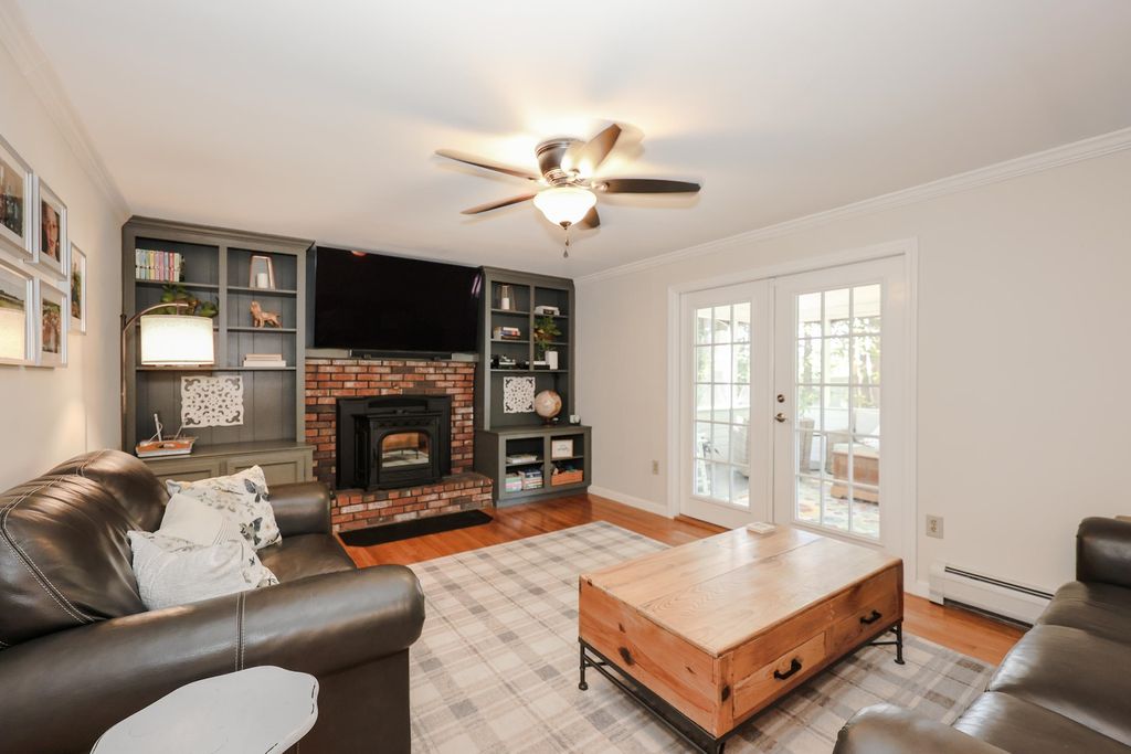 Photo of 344 Coral Avenue, Manchester, NH 03104 (MLS # 5090938)