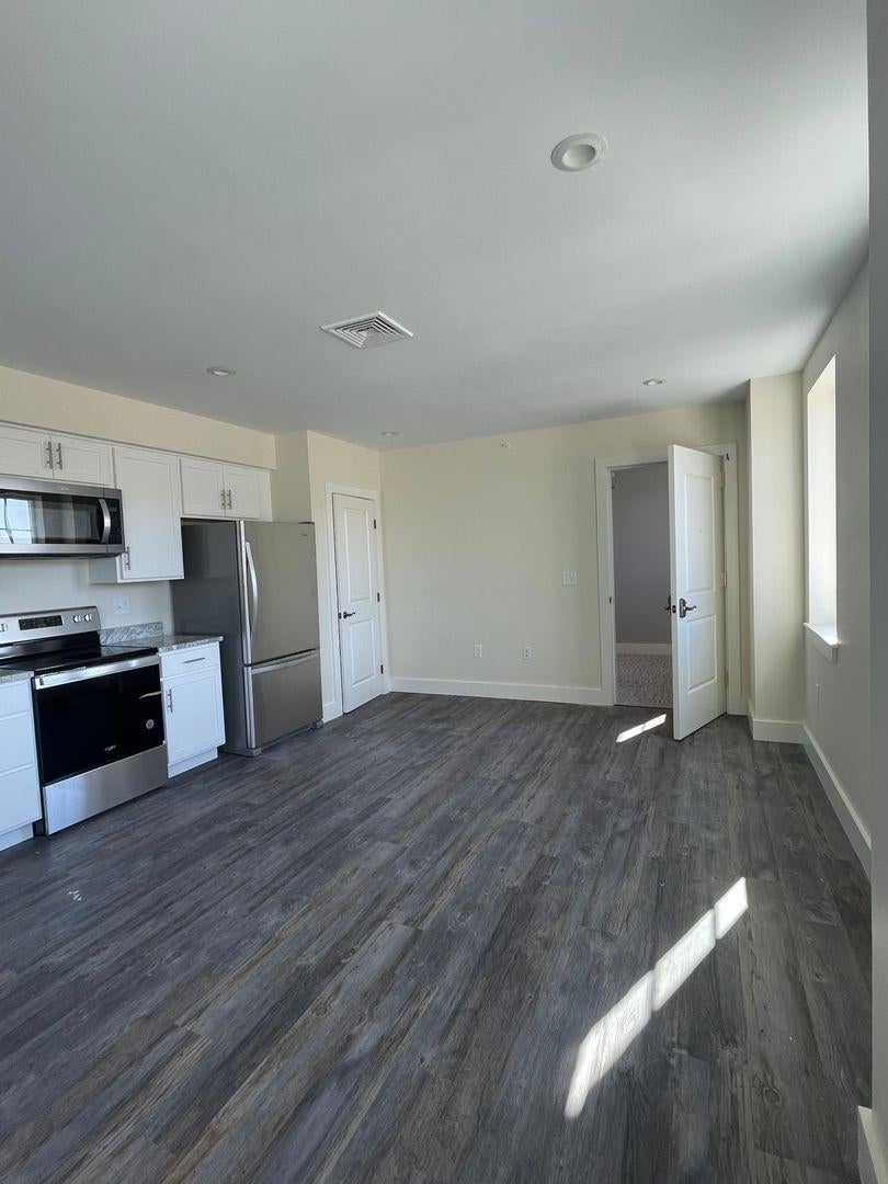 8 Main Street 302