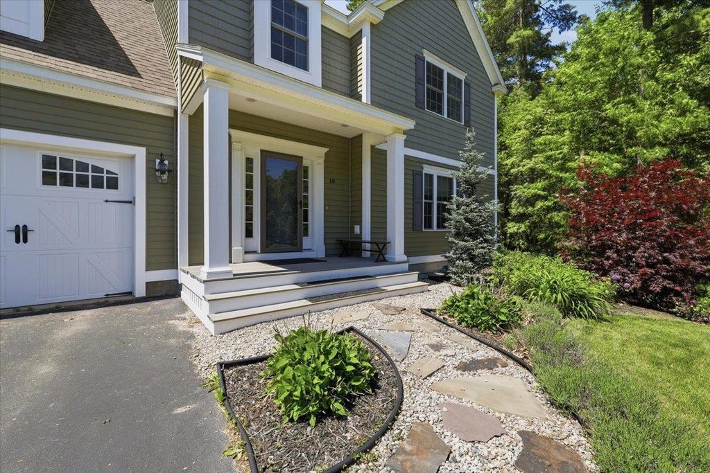 Photo of 18 Hawthorne Drive, Auburn, NH 03032 (MLS # 5092920)