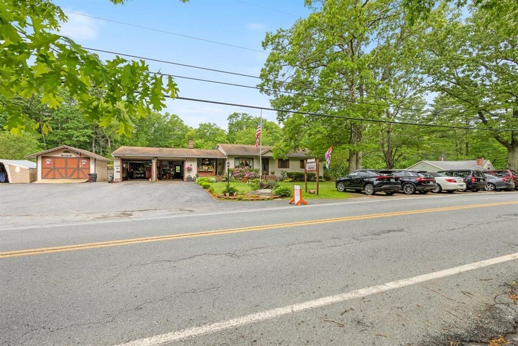Photo of 42 Brown Hill Road, Hampstead, NH 03826 (MLS # 5090952)
