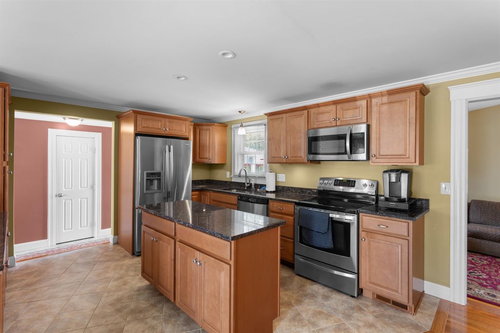 Photo of 117 Brady Circle, Manchester, NH 03109 (MLS # 5090929)