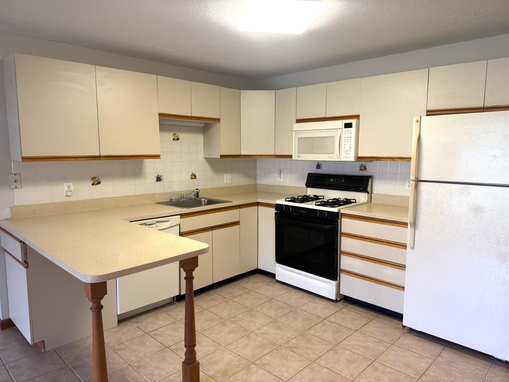 Photo of 2 Roedean Drive #A201, Nashua, NH 03063 (MLS # 5107053)