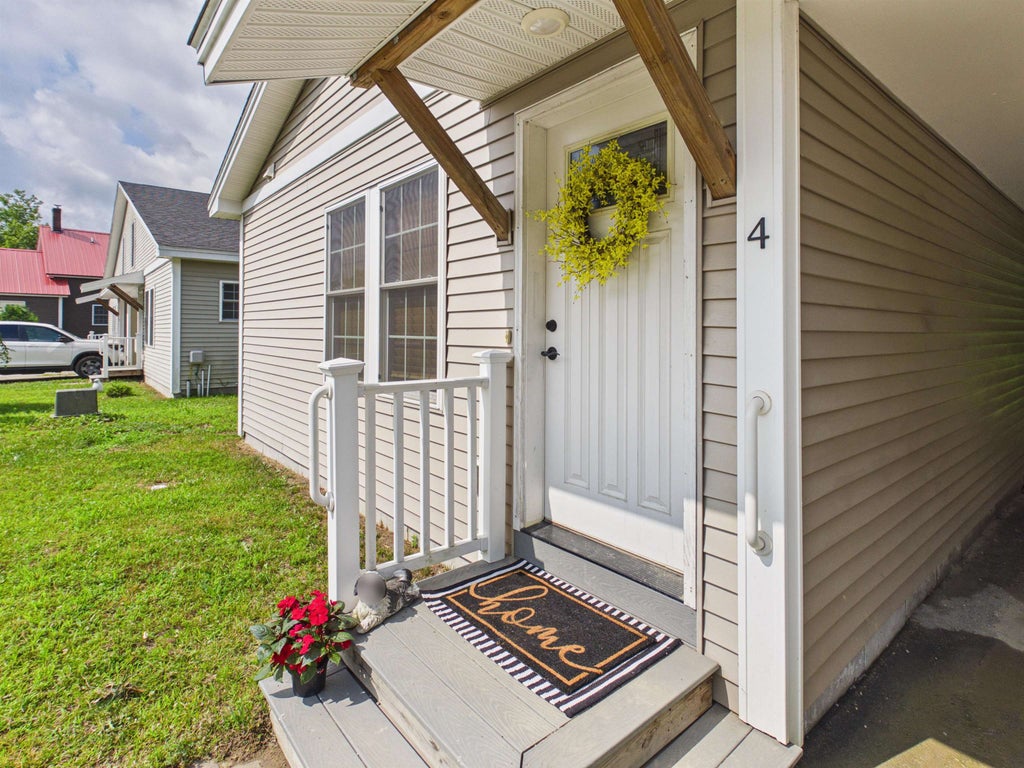 Photo of 4 Cherry Tree Lane, Swanzey, NH 03446 (MLS # 5108961)