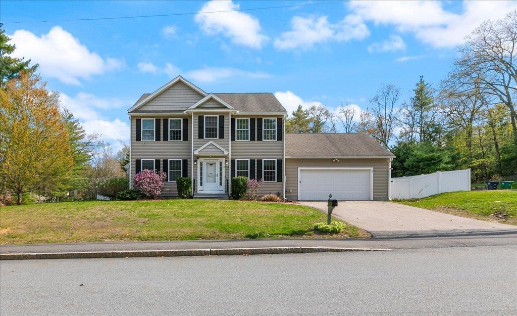 Photo of 2 Birch Hill Drive, Nashua, NH 03063 (MLS # 5087687)