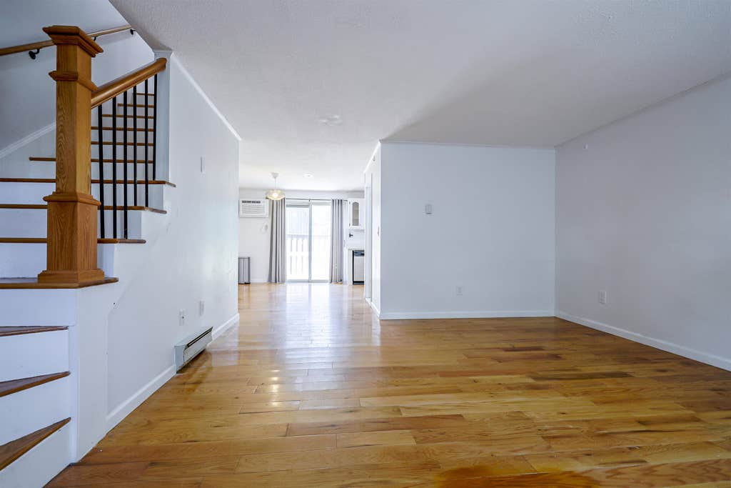 Photo of 41 Fieldstone Drive, Londonderry, NH 03053 (MLS # 5104801)
