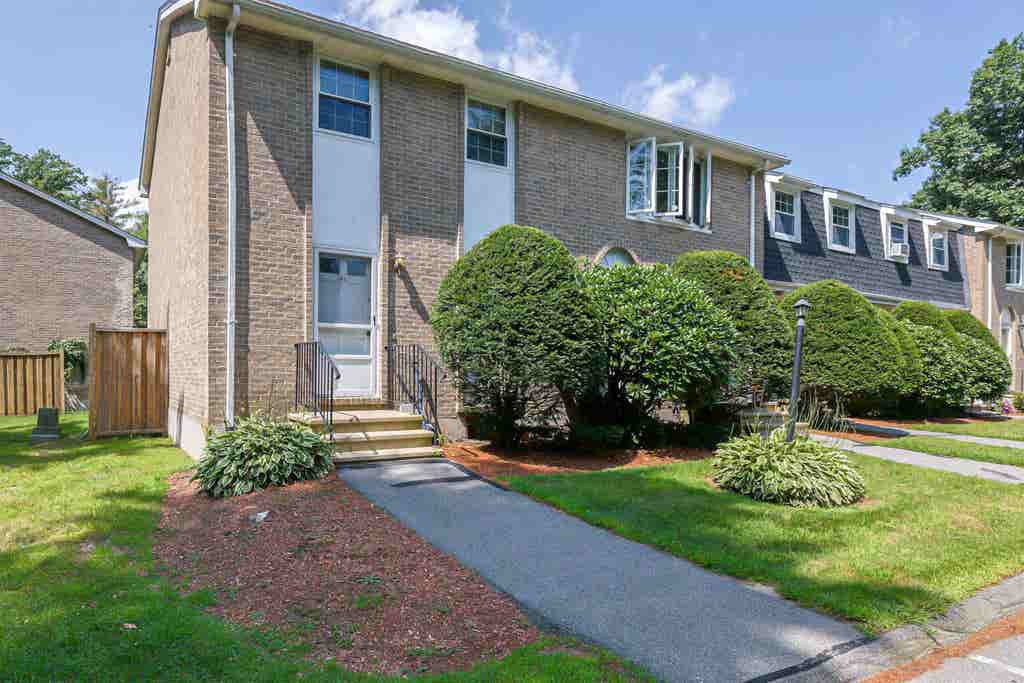 Photo of 41 Fieldstone Drive, Londonderry, NH 03053 (MLS # 5104801)