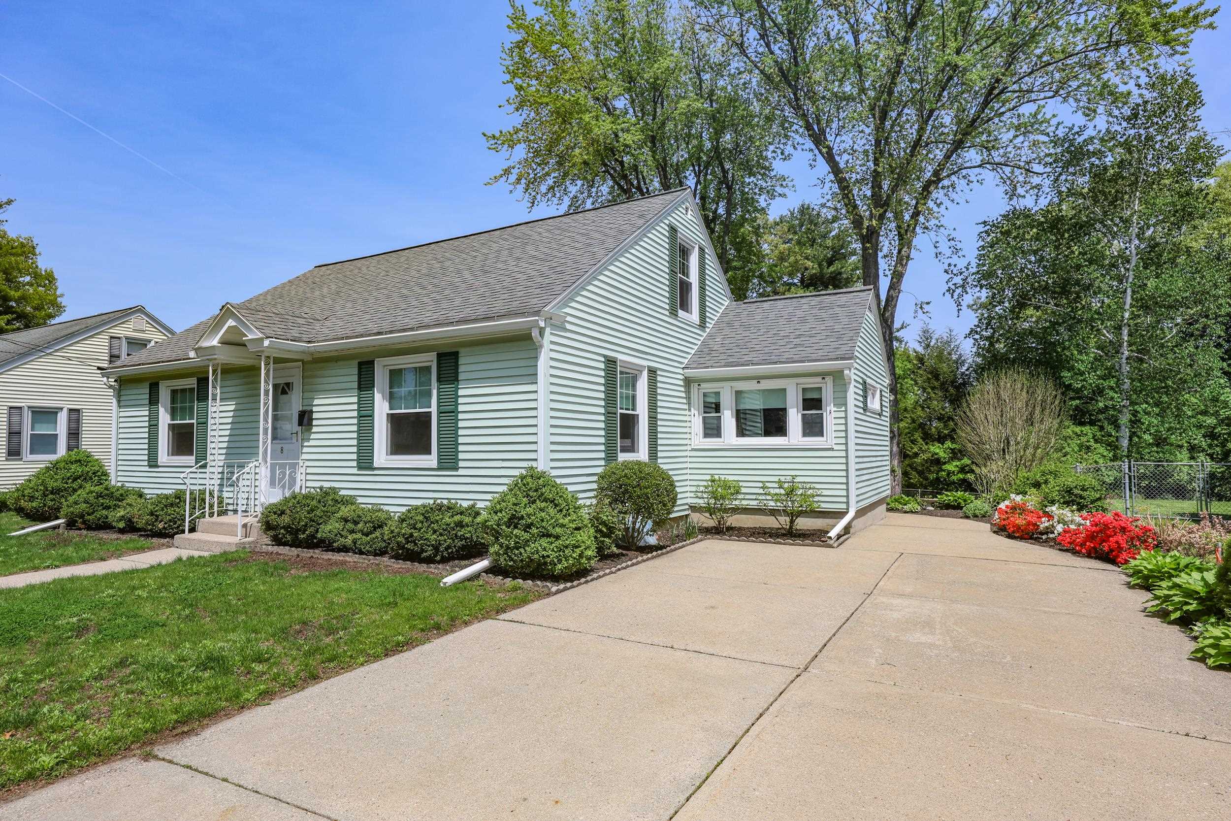 8 Burnham Avenue