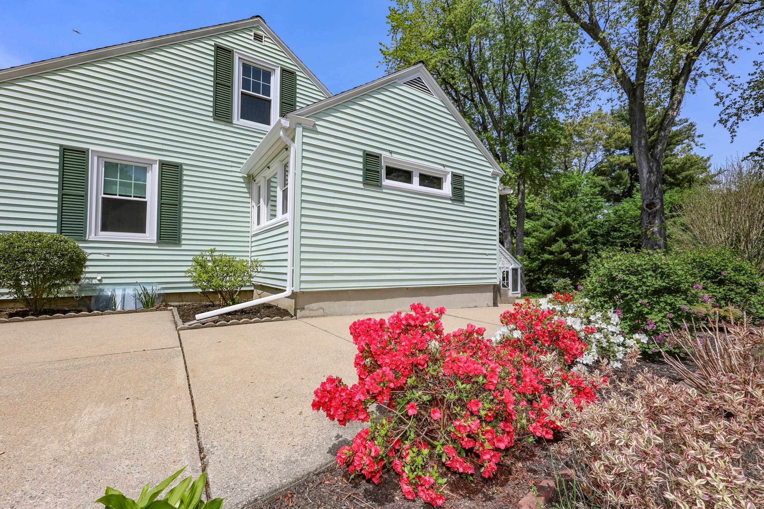 8 Burnham Avenue