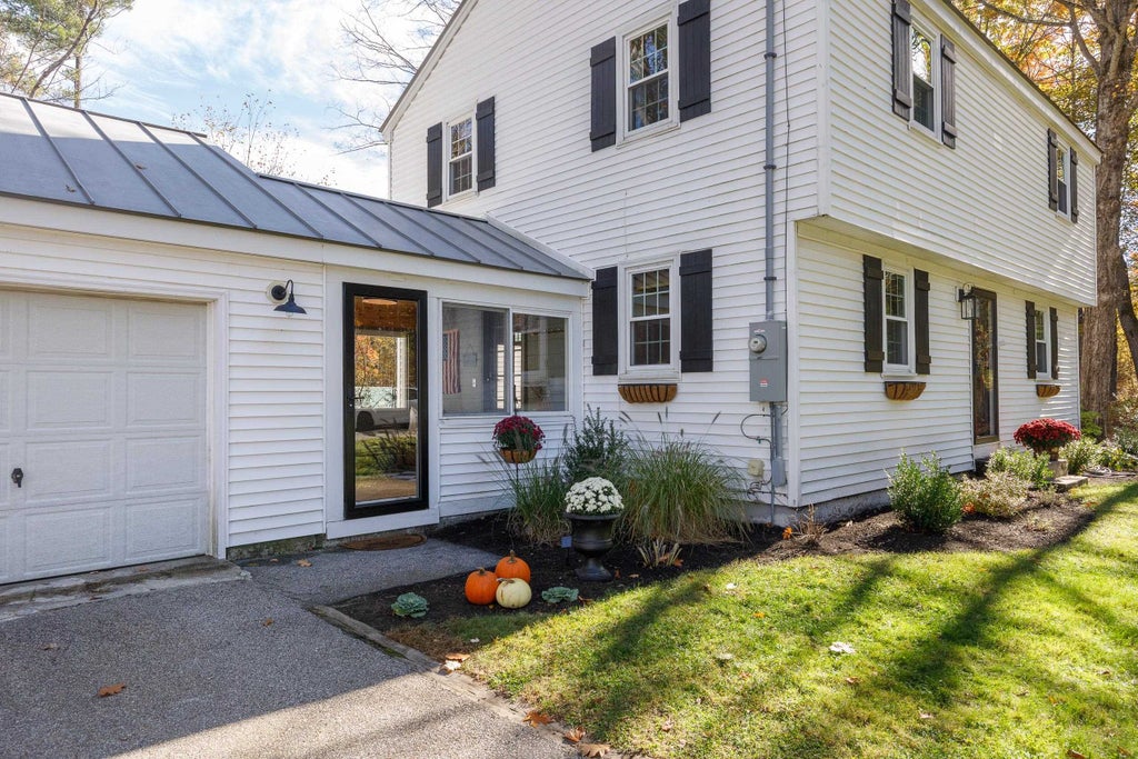 Photo of 71 School Street, Hopkinton, NH 03229 (MLS # 5115283)