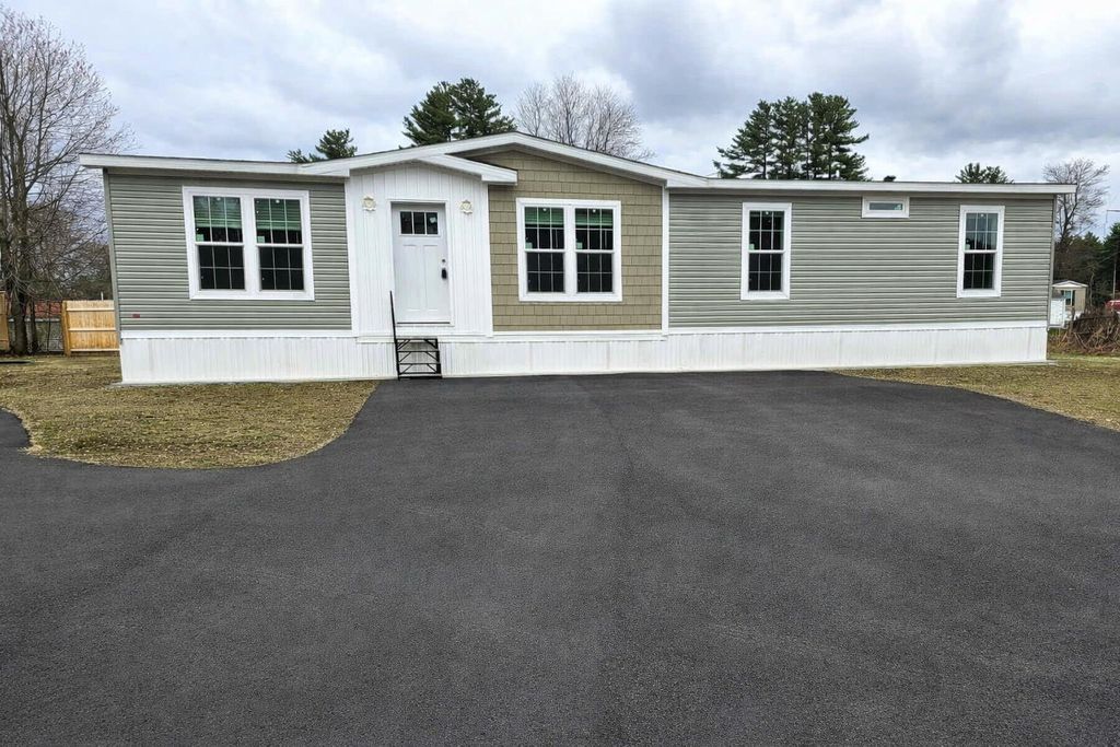 Photo of 4 Gallo Way, Litchfield, NH 03052 (MLS # 5086644)