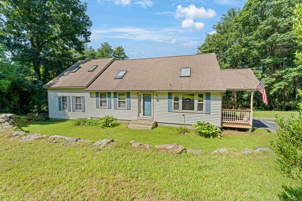 Photo of 9 Mountain View Drive, Hudson, NH 03051 (MLS # 5105701)