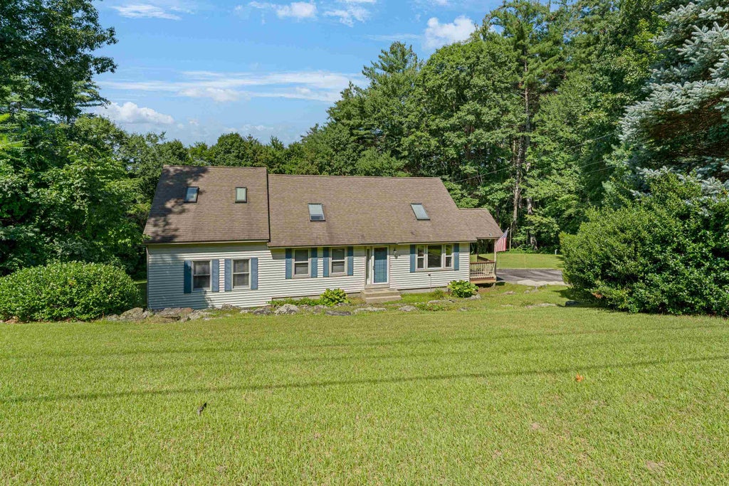 Photo of 9 Mountain View Drive, Hudson, NH 03051 (MLS # 5105701)