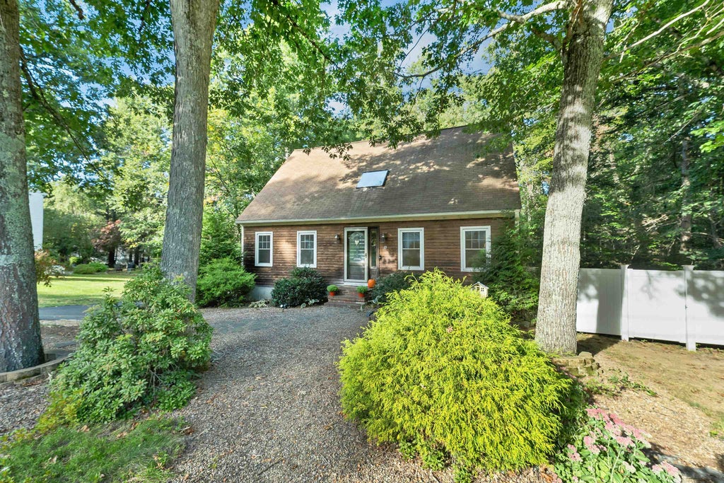 Photo of 13 Durell Drive, Newmarket, NH 03857 (MLS # 5111745)