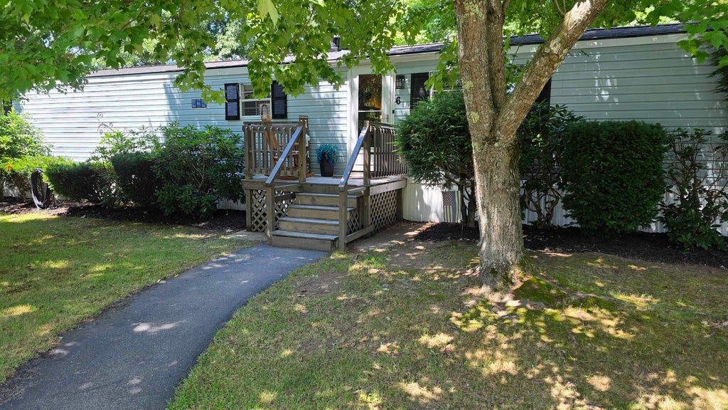 Photo of 6 Saturn Lane, Nashua, NH 03062 (MLS # 5101946)