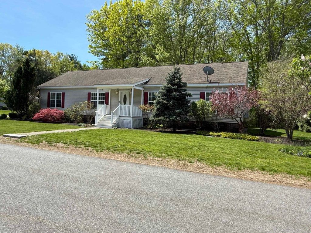 Photo of 65 Sagebrush Drive, Rochester, NH 03867 (MLS # 5090438)
