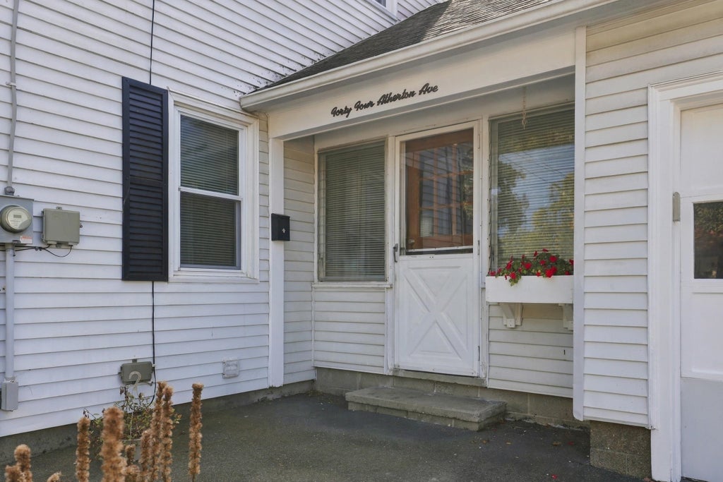 Photo of 44 Atherton Avenue, Nashua, NH 03064 (MLS # 5113614)