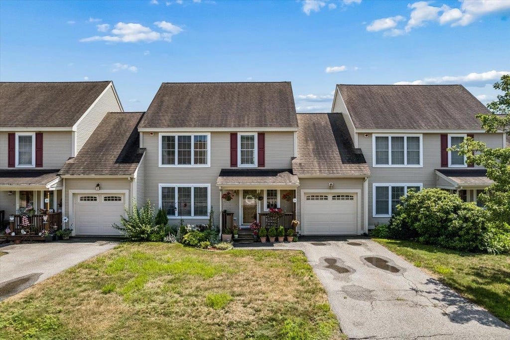 Photo of 14 Abbey Road, Brentwood, NH 03833 (MLS # 5102056)