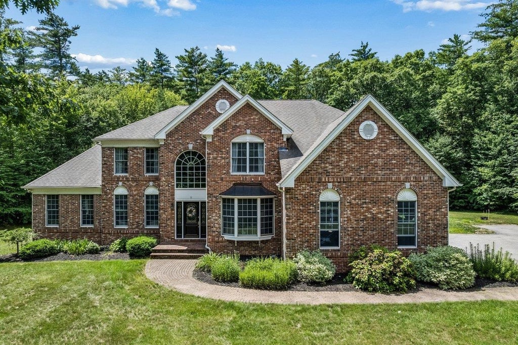 Photo of 11 Dorothy's Way, Bedford, NH 03110 (MLS # 5096300)