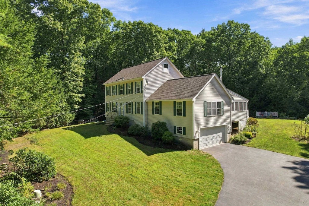 Photo of 27 Peabody Drive, Danville, NH 03819 (MLS # 5110919)