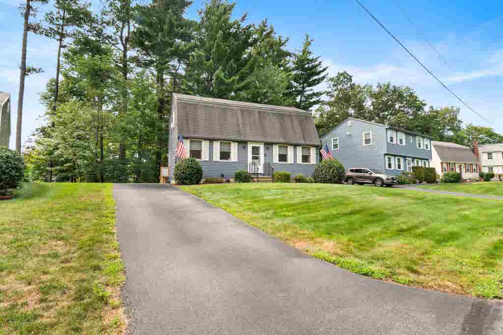 Photo of 8 St Andrews Circle #4, Nashua, NH 03062 (MLS # 5104385)