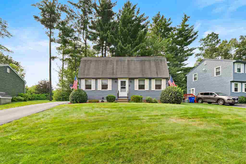 Photo of 8 St Andrews Circle #4, Nashua, NH 03062 (MLS # 5104385)