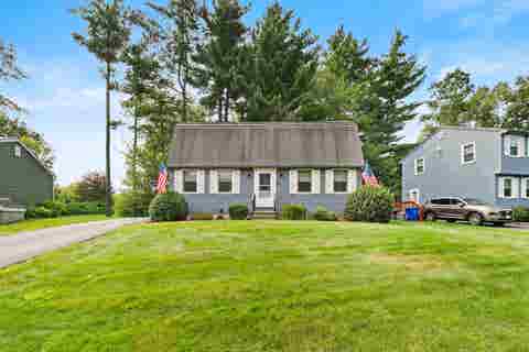 Photo of 8 St Andrews Circle #4, Nashua, NH 03062 (MLS # 5104385)