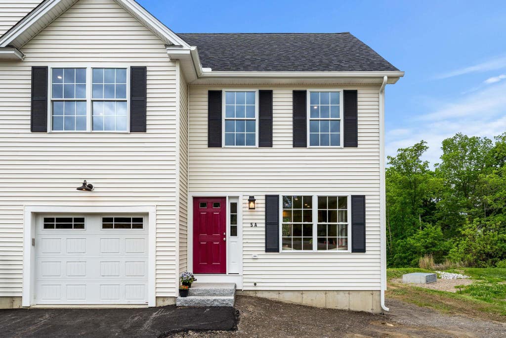 Photo of 5 Violette Drive, Epping, NH 03042 (MLS # 5092230)