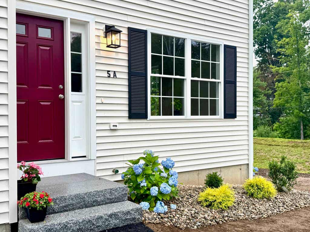 Photo of 5 Violette Drive, Epping, NH 03042 (MLS # 5092230)