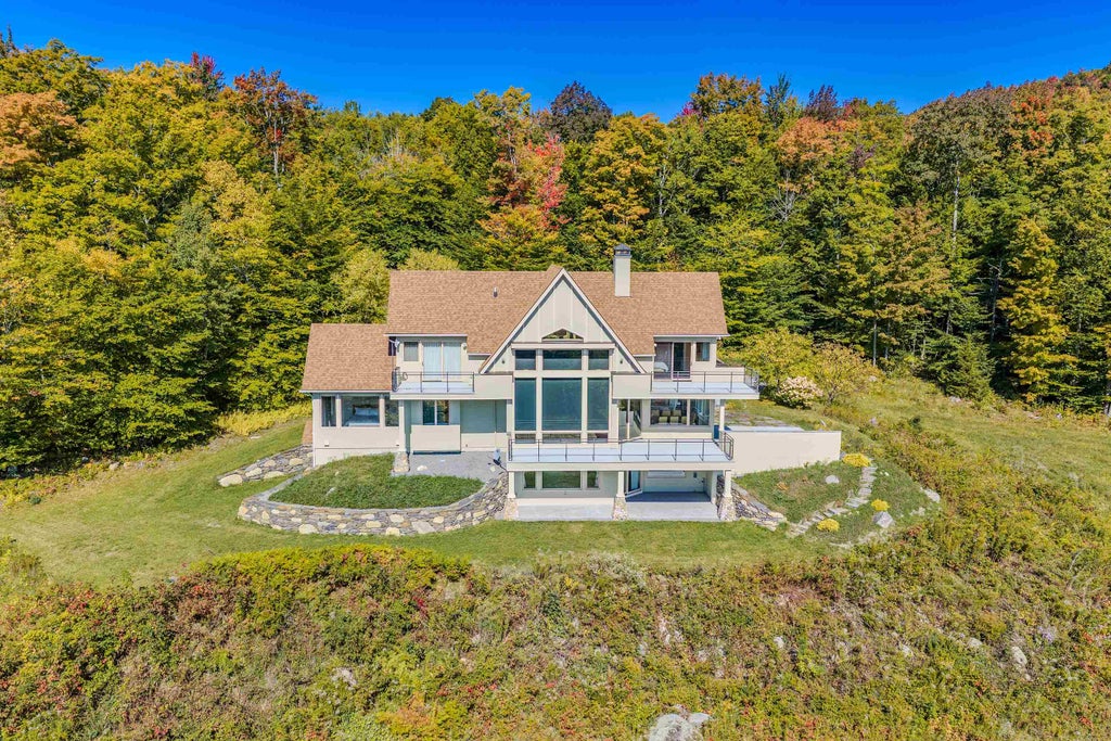 Photo of 209 Ledgewood Drive, Bethlehem, NH 03574 (MLS # 5112057)