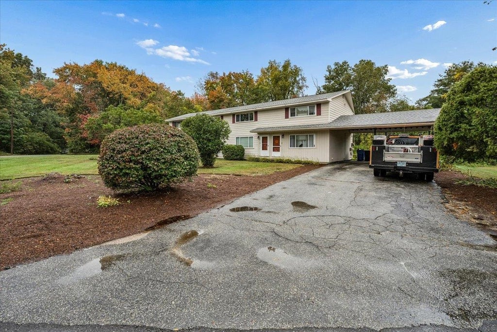 Photo of 5 Oliver Drive, Hudson, NH 03051 (MLS # 5112357)