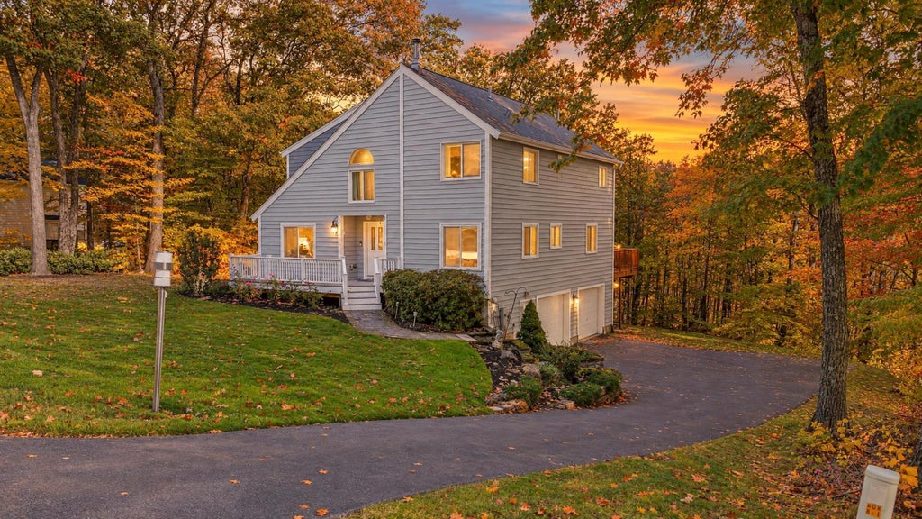 Photo of 39 Hunter Drive, Derry, NH 03038 (MLS # 5114806)