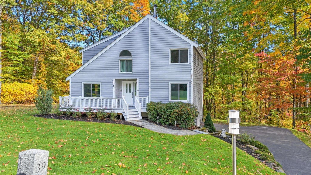 Photo of 39 Hunter Drive, Derry, NH 03038 (MLS # 5114806)