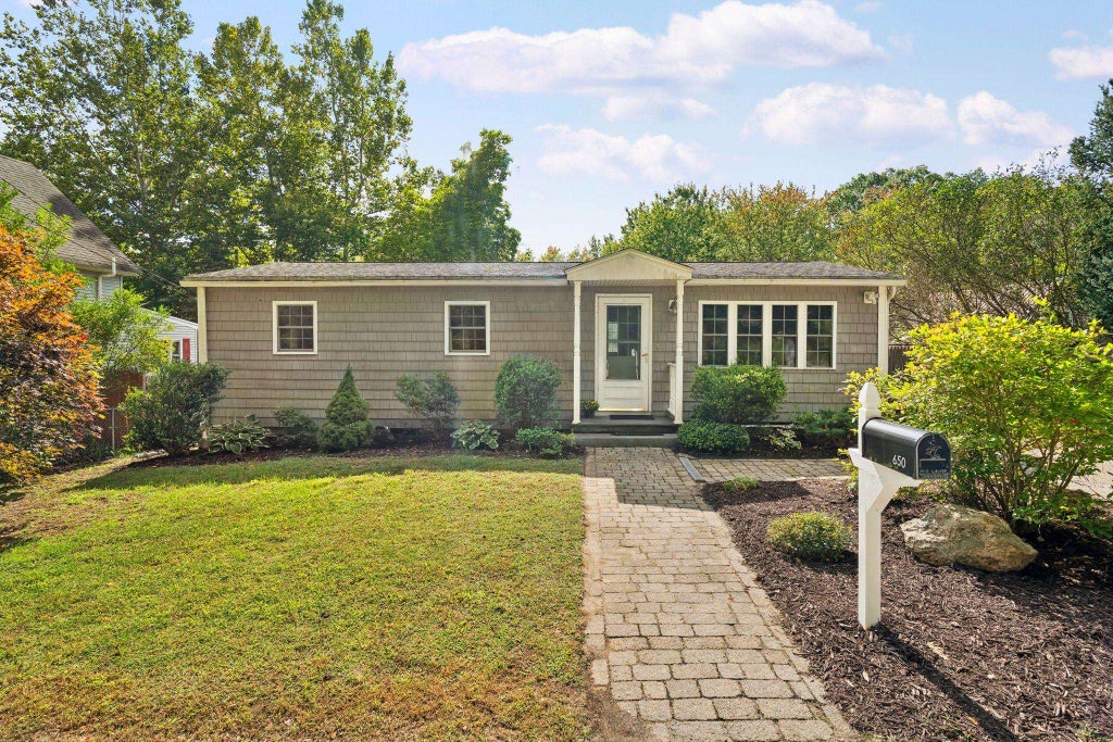 Photo of 650 Douglas Street Extension, Manchester, NH 03102 (MLS # 5112080)