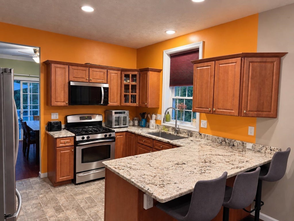 Photo of 11 Swenson Road, Bedford, NH 03110 (MLS # 5108388)