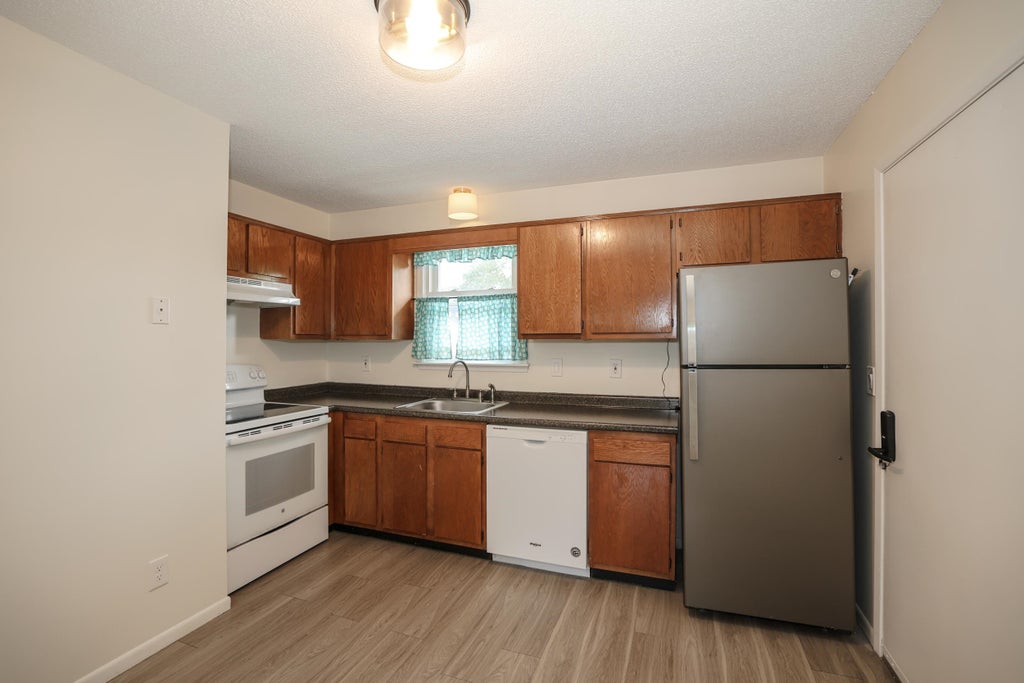 Photo of 31 Springview Avenue #3, Manchester, NH 03103 (MLS # 5113762)
